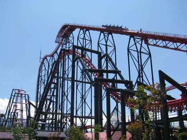 Eejanaika Fuji Q Highland Japan Achterbahn